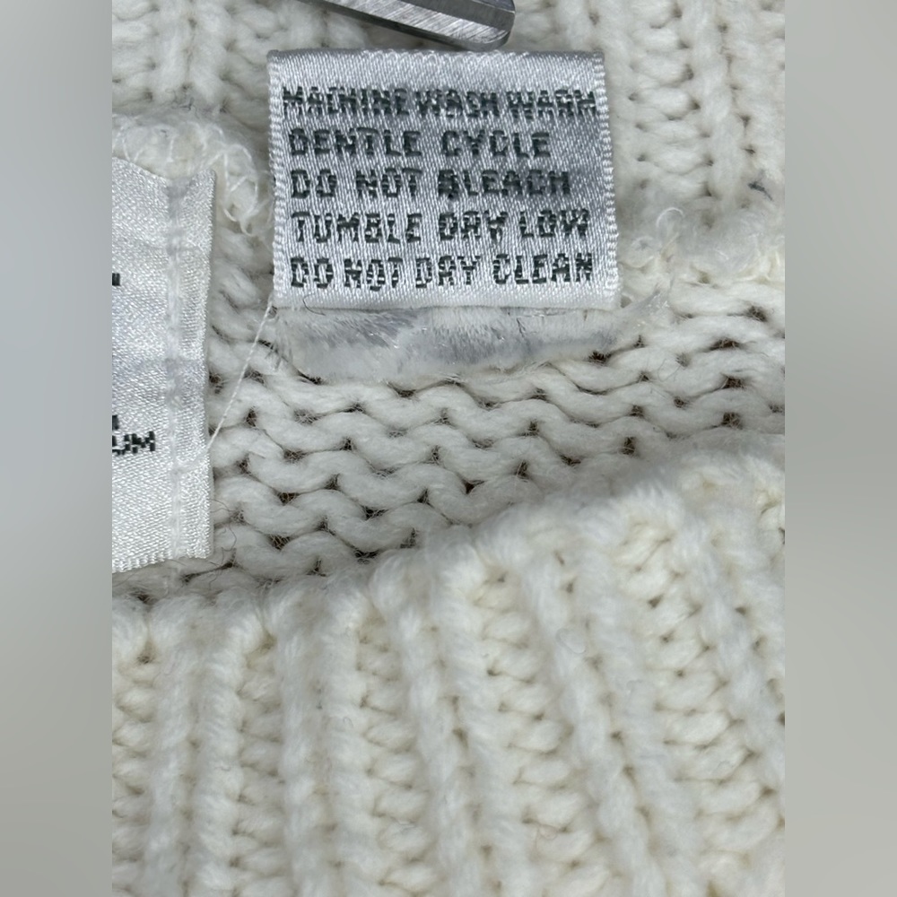 Koala Cropped Sweater - Picture 7 of 10